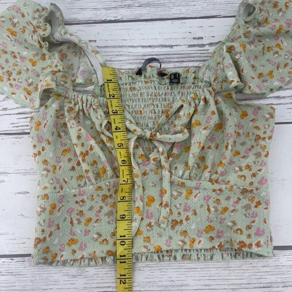 Women's Vero Moda Size S Floral Crop Keyhole Cutout Smocked Top Green - Picture 5 of 6
